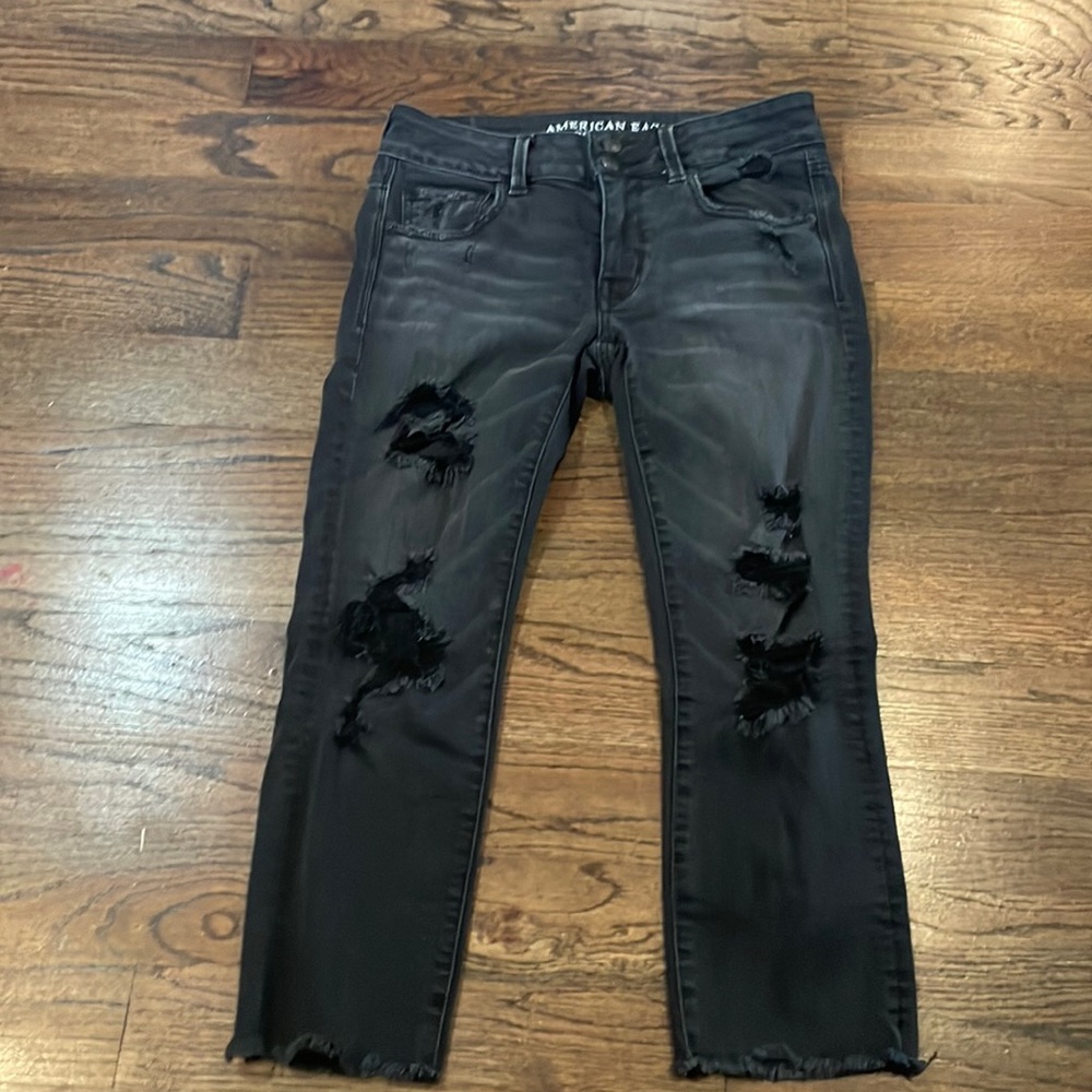 EUC American Eagle distressed cropped denim